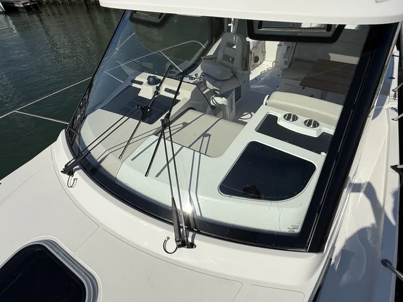 Slide: The Image of Boston Whaler 325 Conquest 2026 - 17