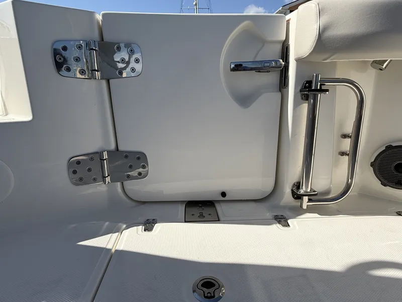 Slide: The Image of Boston Whaler 325 Conquest 2026 - 6