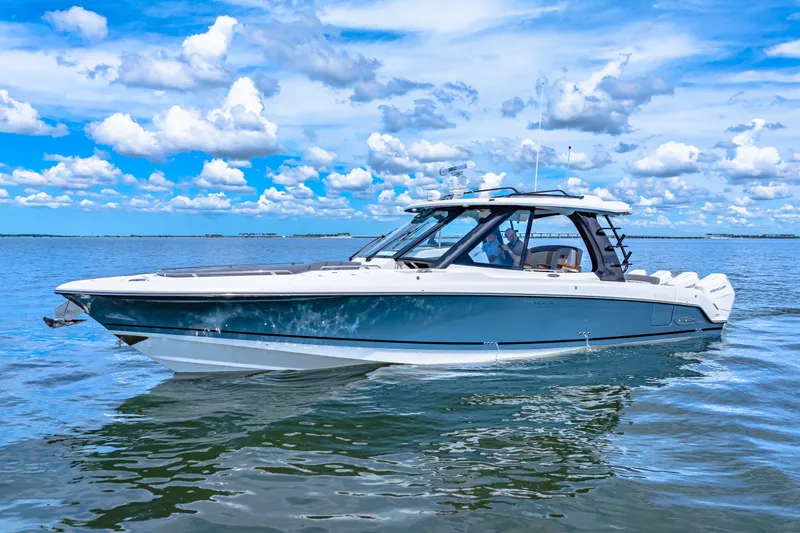 Slide: The Image of Boston Whaler 380 Realm 2025 - 1