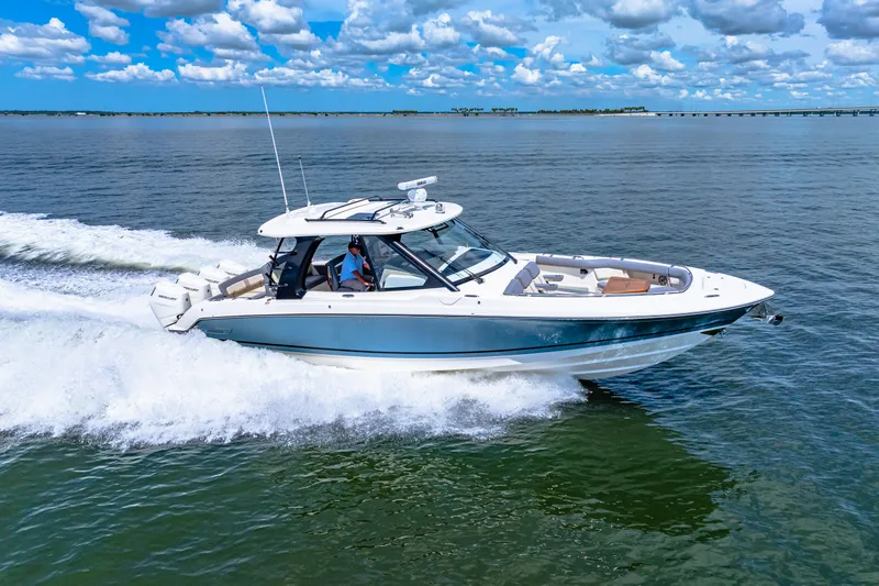 Slide: The Image of Boston Whaler 380 Realm 2025 - 10