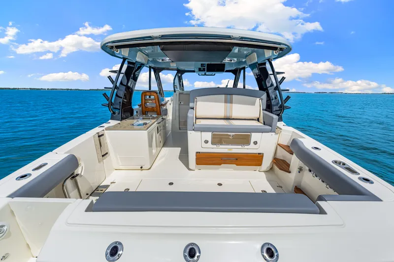 Slide: The Image of Boston Whaler 380 Realm 2025 - 17
