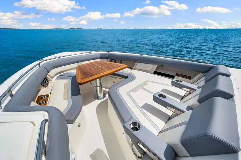 Slide: The Image of Boston Whaler 380 Realm 2025 - 22