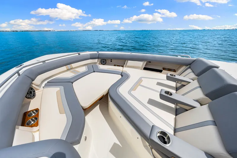 Slide: The Image of Boston Whaler 380 Realm 2025 - 23