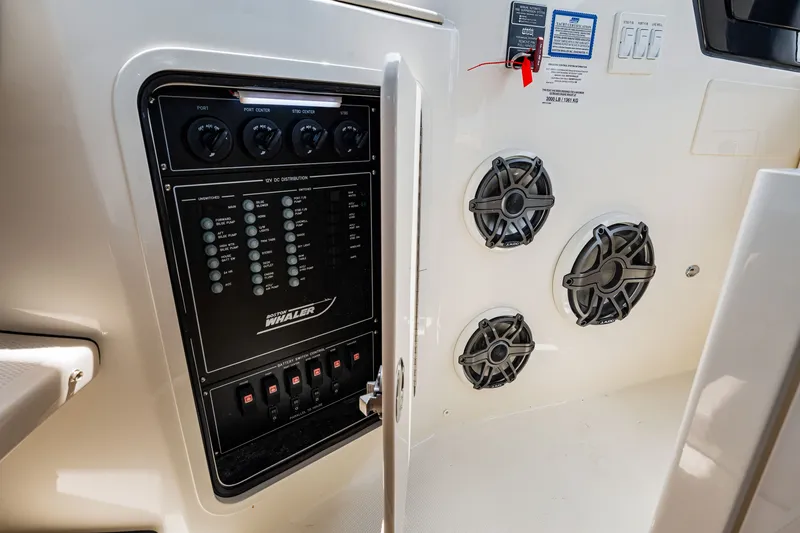 Slide: The Image of Boston Whaler 380 Realm 2025 - 24