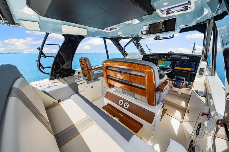 Slide: The Image of Boston Whaler 380 Realm 2025 - 31