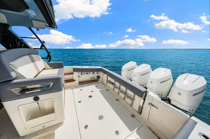 Slide: The Image of Boston Whaler 380 Realm 2025 - 38