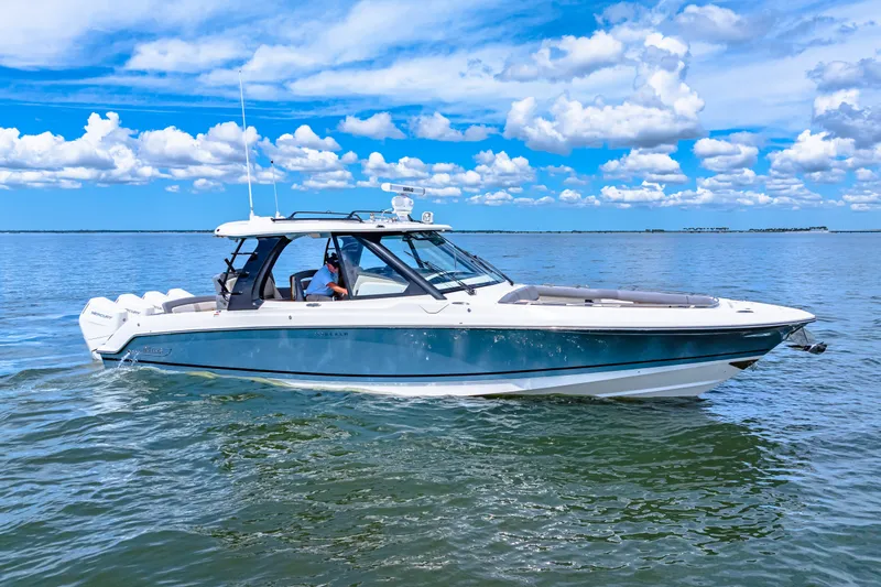 Slide: The Image of Boston Whaler 380 Realm 2025 - 4