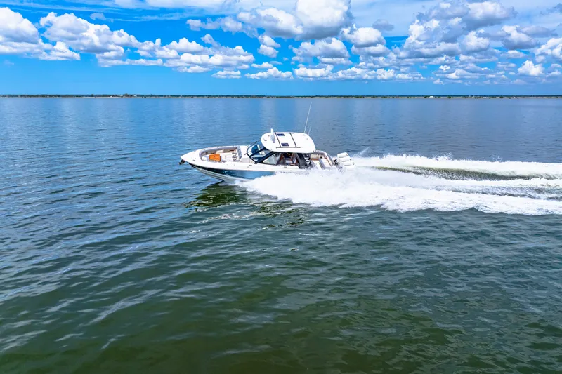 Slide: The Image of Boston Whaler 380 Realm 2025 - 9