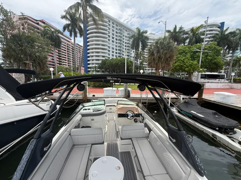 Slide: The Image of Sea Ray 270 SD OB 2021 - 18