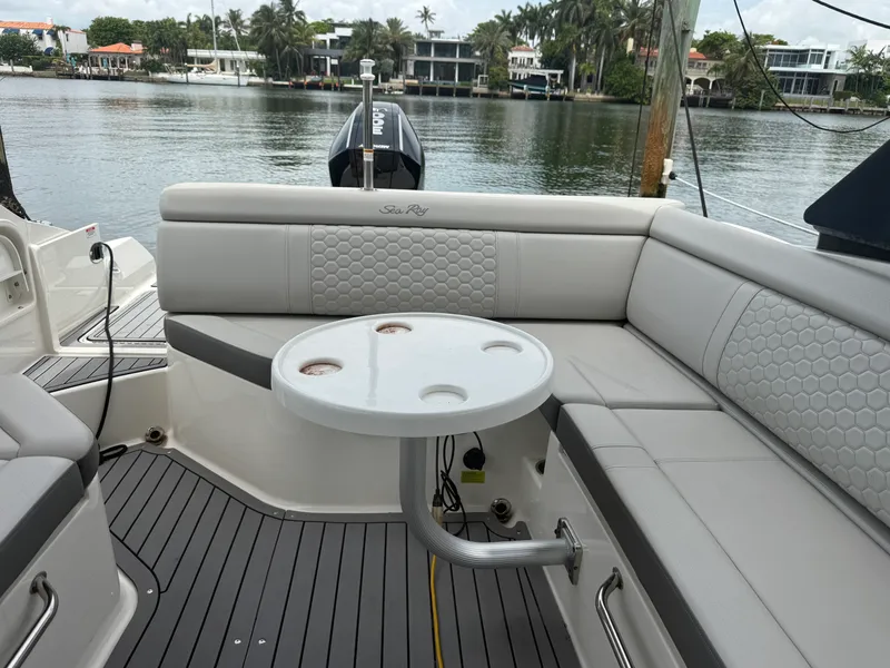 Slide: The Image of Sea Ray 270 SD OB 2021 - 22
