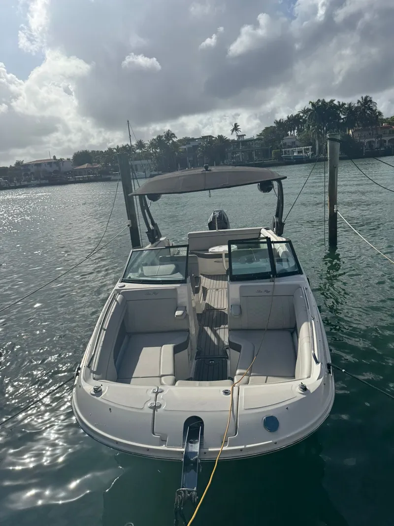 Slide: The Image of Sea Ray 270 SD OB 2021 - 32