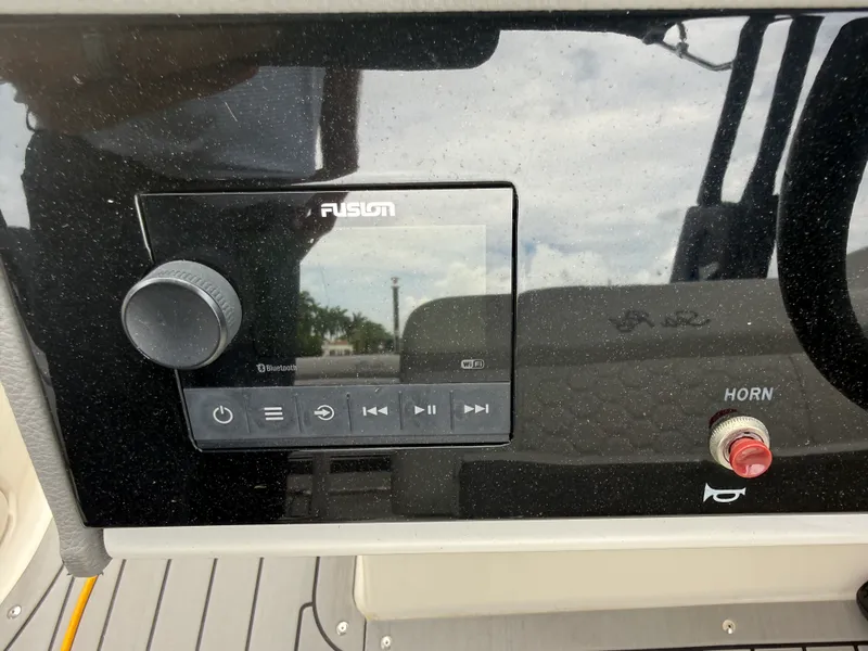 Slide: The Image of Sea Ray 270 SD OB 2021 - 29