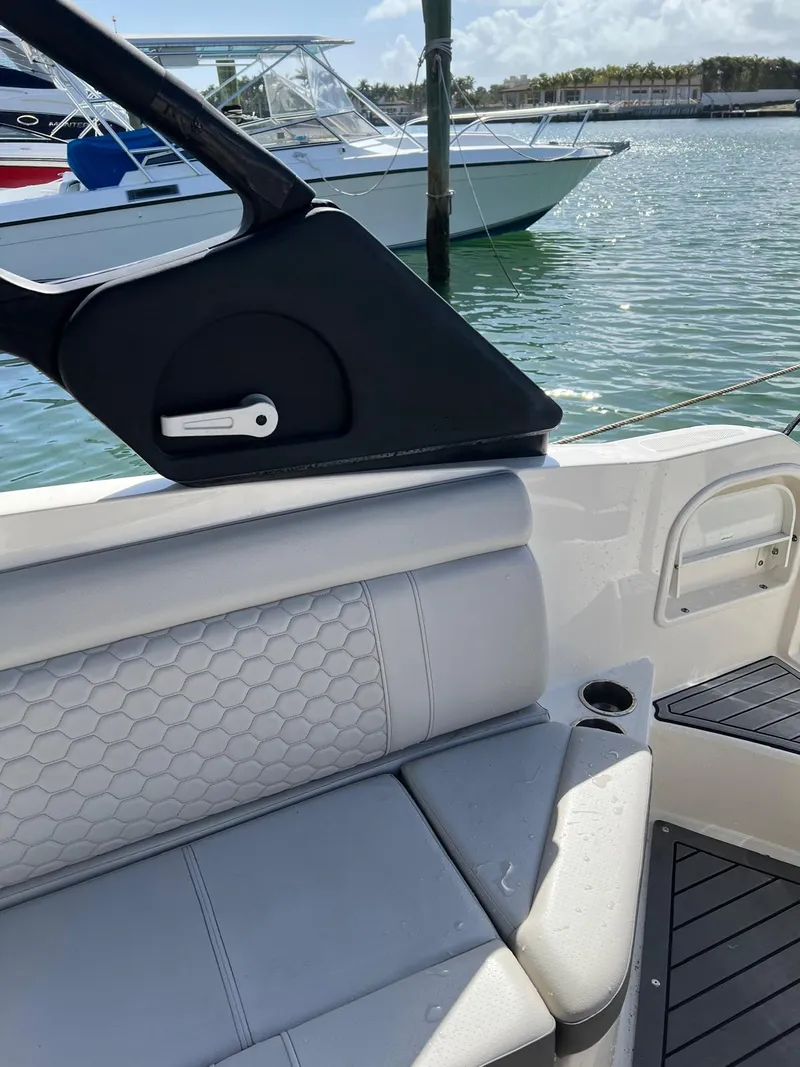 Slide: The Image of Sea Ray 270 SD OB 2021 - 37