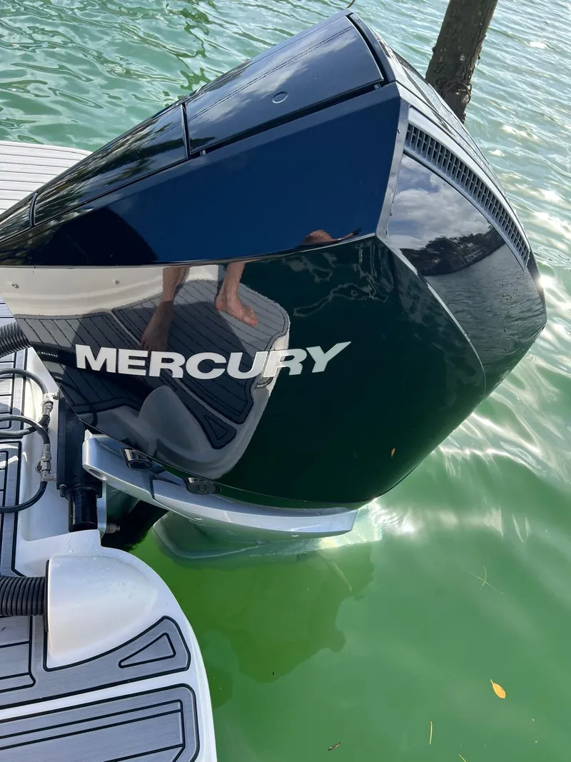 Slide: The Image of Sea Ray 270 SD OB 2021 - 16