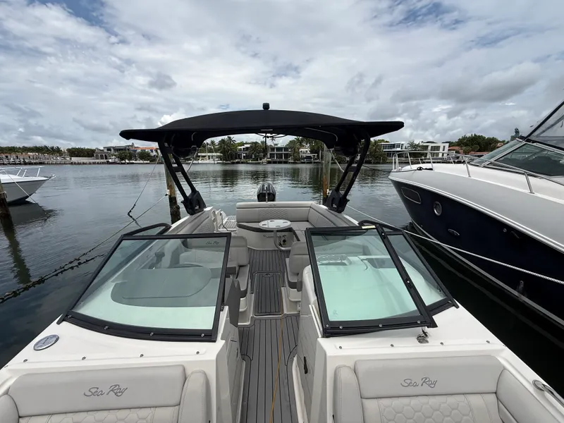 Slide: The Image of Sea Ray 270 SD OB 2021 - 38