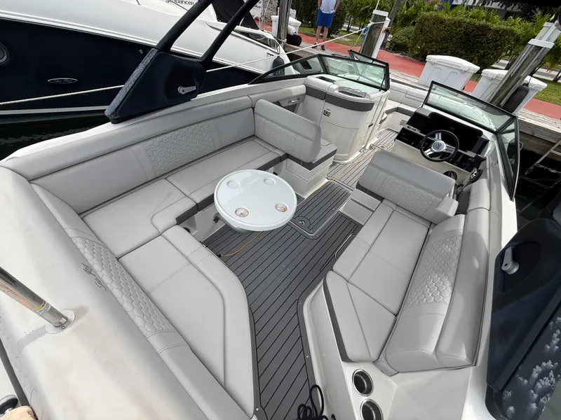 Slide: The Image of Sea Ray 270 SD OB 2021 - 19