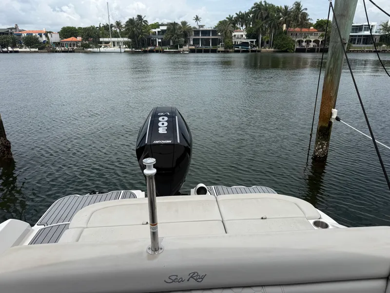 Slide: The Image of Sea Ray 270 SD OB 2021 - 13