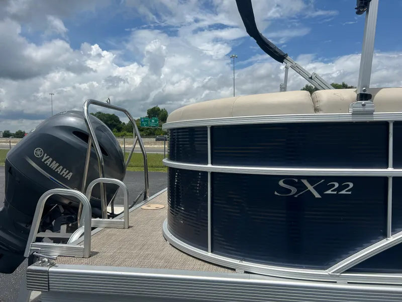 Slide: The Image of Bennington SX22 Stern Radius 2019 - 7