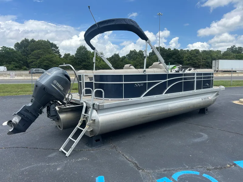 Slide: The Image of Bennington SX22 Stern Radius 2019 - 3