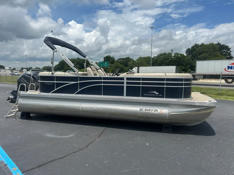Slide: The Image of Bennington SX22 Stern Radius 2019 - 5