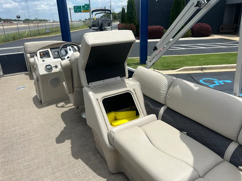 Slide: The Image of Bennington SX22 Stern Radius 2019 - 11