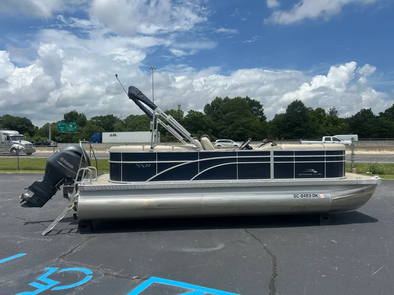 Slide: The Image of Bennington SX22 Stern Radius 2019 - 4
