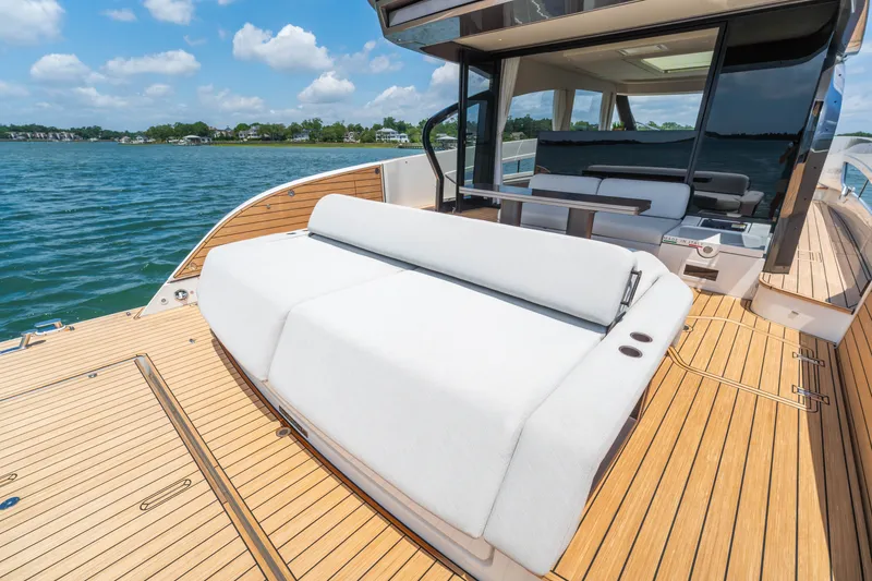 Slide: The Image of Azimut Seadeck 6 2025 - 12