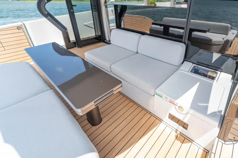 Slide: The Image of Azimut Seadeck 6 2025 - 16