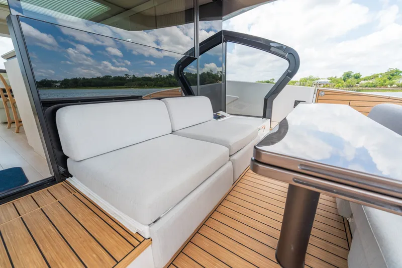 Slide: The Image of Azimut Seadeck 6 2025 - 15