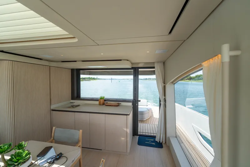Slide: The Image of Azimut Seadeck 6 2025 - 18