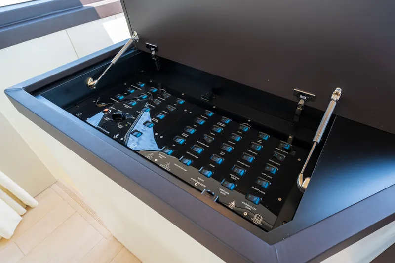 Slide: The Image of Azimut Seadeck 6 2025 - 36