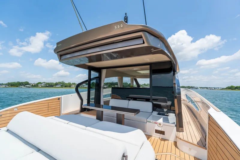 Slide: The Image of Azimut Seadeck 6 2025 - 14