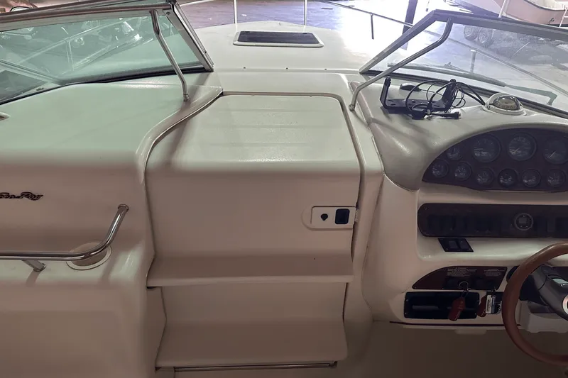 Slide: The Image of Sea Ray 280 SUN SPORT 1996 - 22