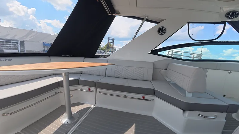 Slide: The Image of Sea Ray Sundancer 320 Outboard 2026 - 5