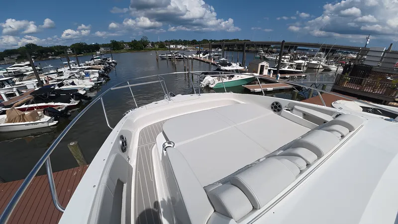 Slide: The Image of Sea Ray Sundancer 320 Outboard 2026 - 26
