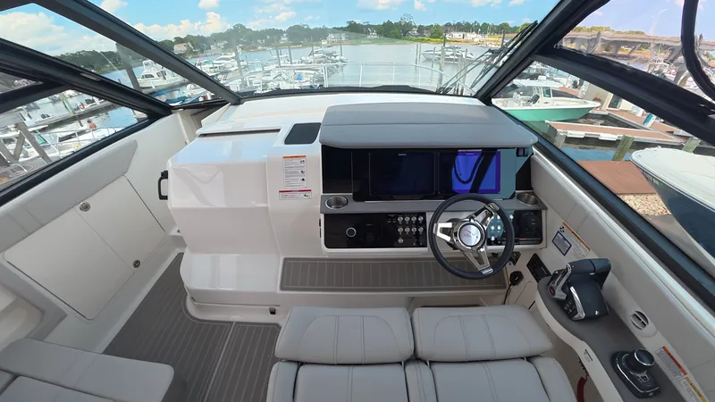 Slide: The Image of Sea Ray Sundancer 320 Outboard 2026 - 17