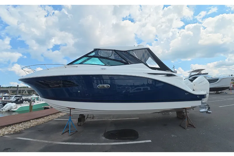 Slide: The Image of Sea Ray Sundancer 320 Outboard 2026 - 30