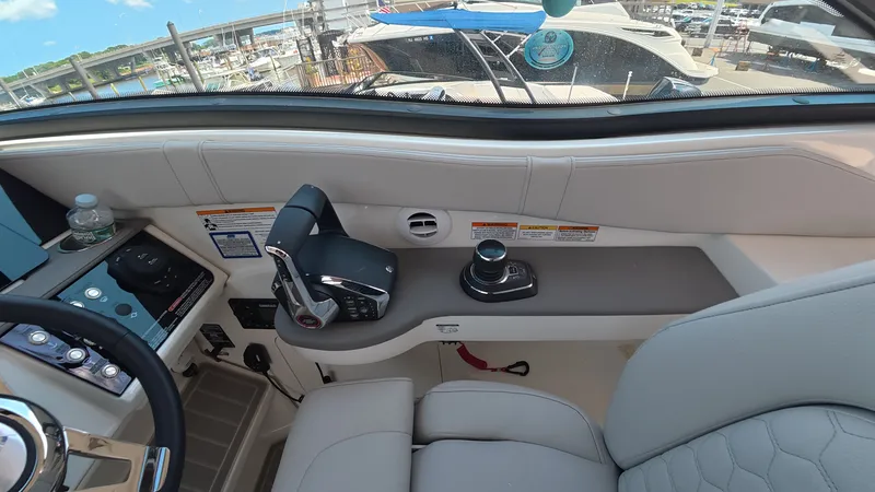 Slide: The Image of Sea Ray Sundancer 320 Outboard 2026 - 14