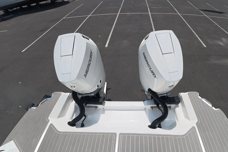 Slide: The Image of Sea Ray Sundancer 320 Outboard 2026 - 2