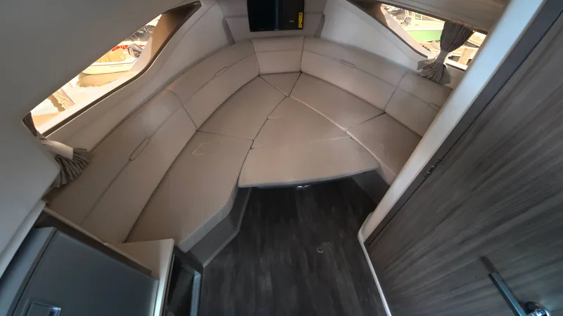 Slide: The Image of Sea Ray Sundancer 320 Outboard 2026 - 20