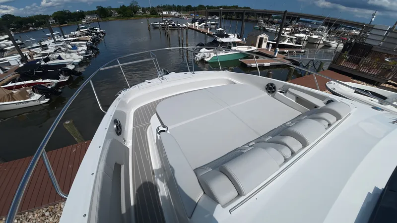 Slide: The Image of Sea Ray Sundancer 320 Outboard 2026 - 27