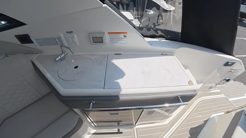 Slide: The Image of Sea Ray Sundancer 320 Outboard 2026 - 9