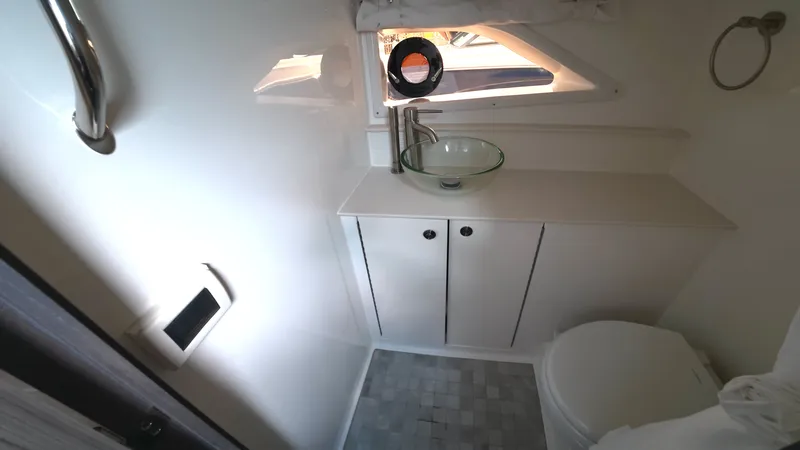 Slide: The Image of Sea Ray Sundancer 320 Outboard 2026 - 25
