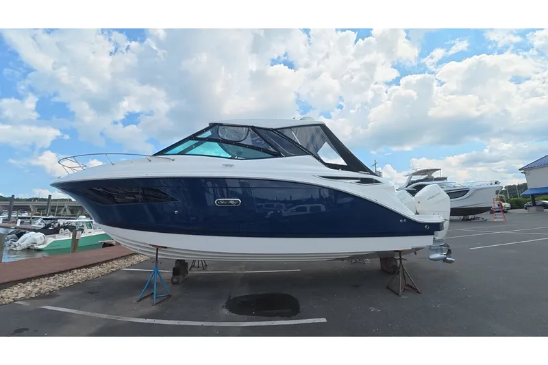 Slide: The Image of Sea Ray Sundancer 320 Outboard 2026 - 1