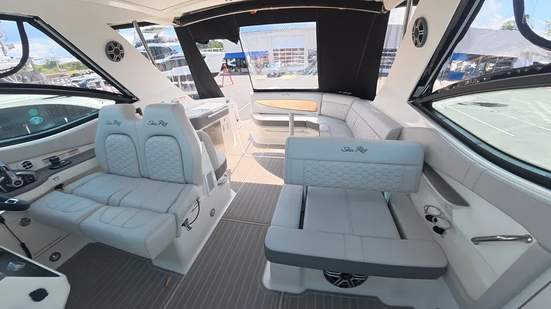 Slide: The Image of Sea Ray Sundancer 320 Outboard 2026 - 12