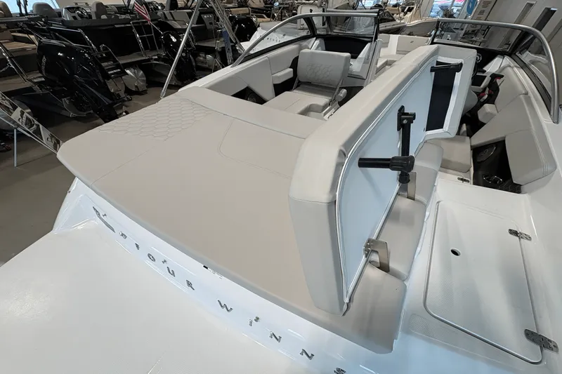 Slide: The Image of Four Winns H2 - FREEDOM 2026 - 13