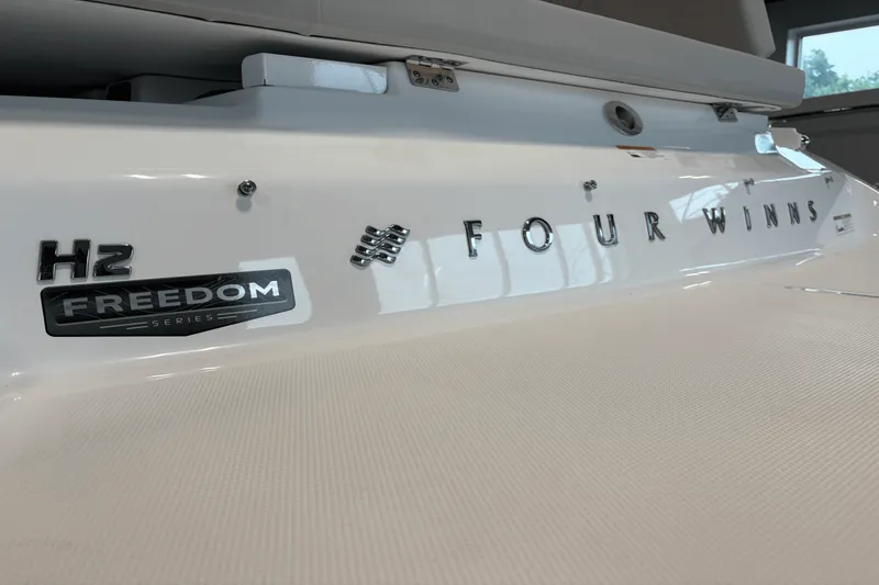 Slide: The Image of Four Winns H2 - FREEDOM 2026 - 14