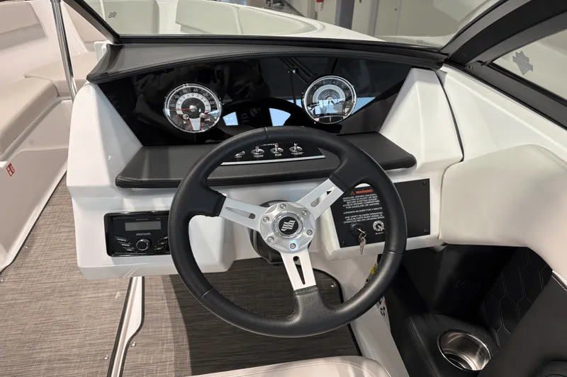 Slide: The Image of Four Winns H2 - FREEDOM 2026 - 5