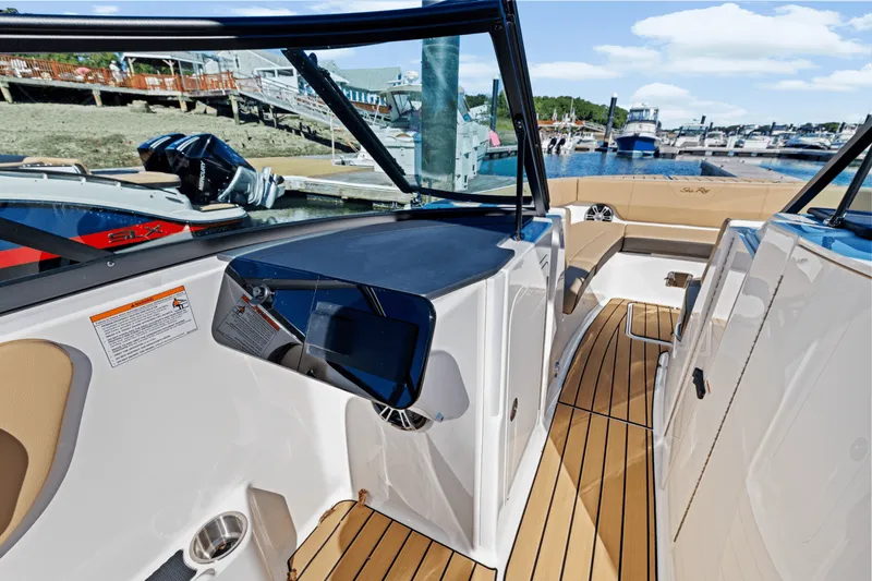 Slide: The Image of Sea Ray SDX 270 Outboard 2025 - 15