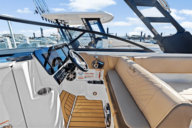 Slide: The Image of Sea Ray SDX 270 Outboard 2025 - 17